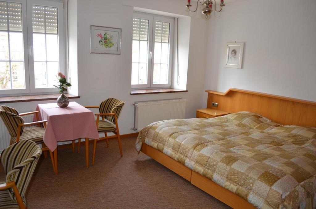 Hotel Kinnen Berdorf Zimmer foto